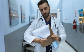¿El seguro médico cubre cirugía láser ocular en 2026? spt